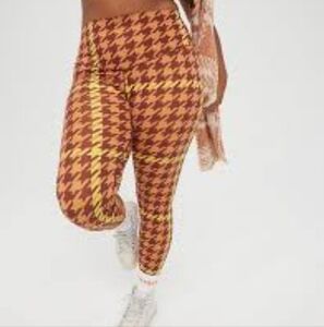 NWOT OFFLINE by Aerie Real Me Xtra High Rise Houndstooth 7/8 Leggings  M